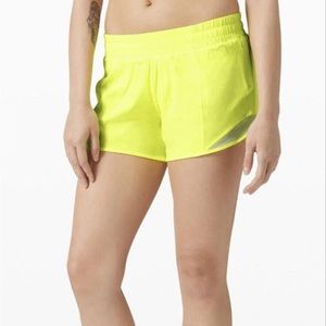 Lululemon women’s hotty hot low rise 2.5 shorts